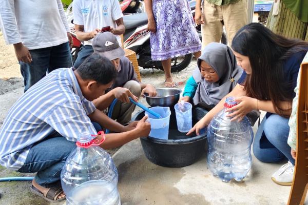 Peserta Mengukur Air