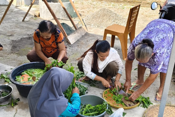 Membersihkan dan Memotong Bahan Organik